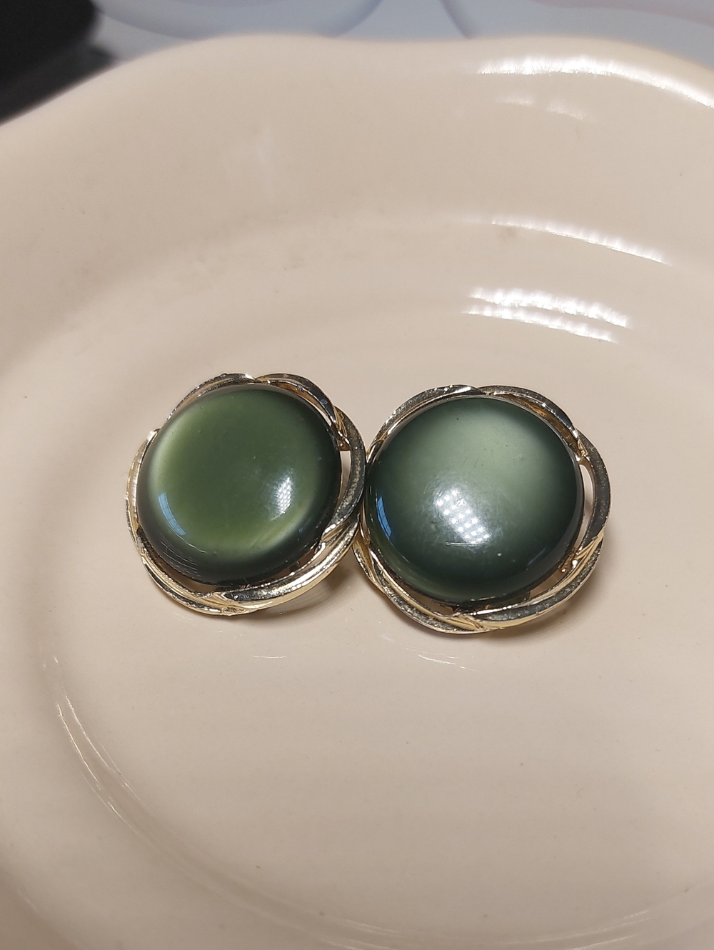 Vintage Lisner Olive Green Cats Eye Moonstone Cabochon Button Clip On Earrings